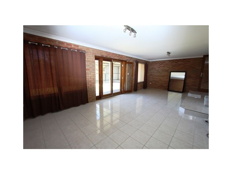 8 Maria Place, Dudley Park WA 6210