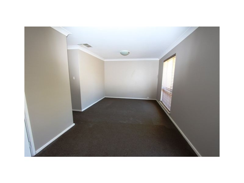 8 Maria Place, Dudley Park WA 6210