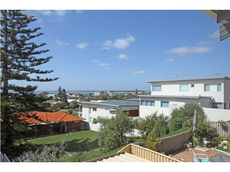7/35A Halls Head Parade, Halls Head WA 6210