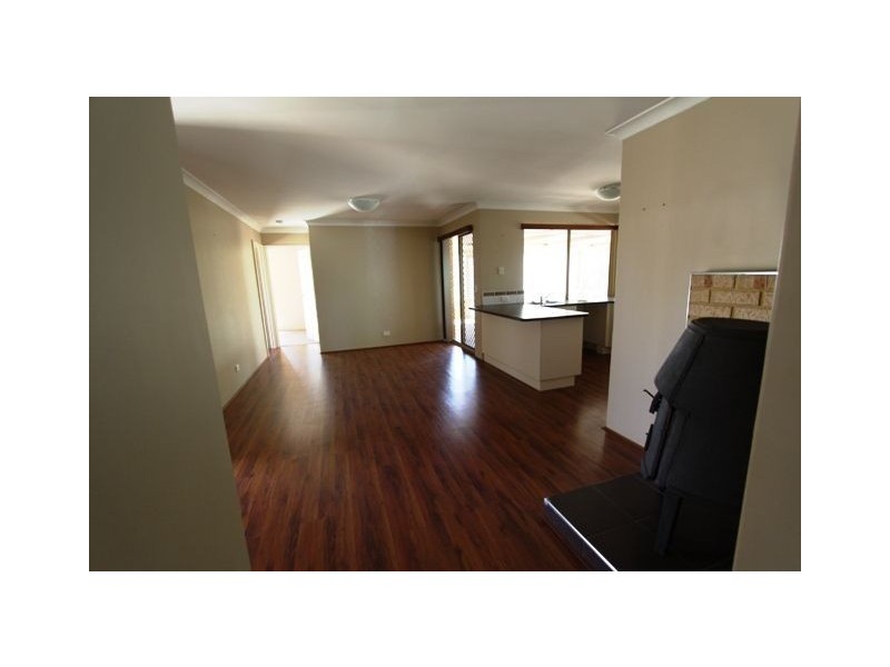 13 Oak Ave, Dudley Park WA 6210