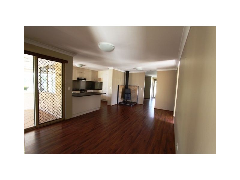 13 Oak Ave, Dudley Park WA 6210