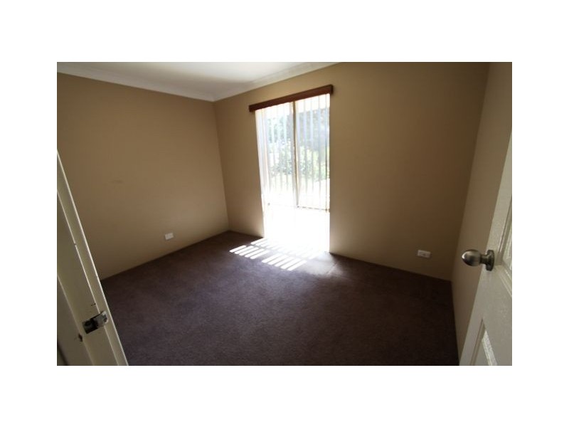 13 Oak Ave, Dudley Park WA 6210