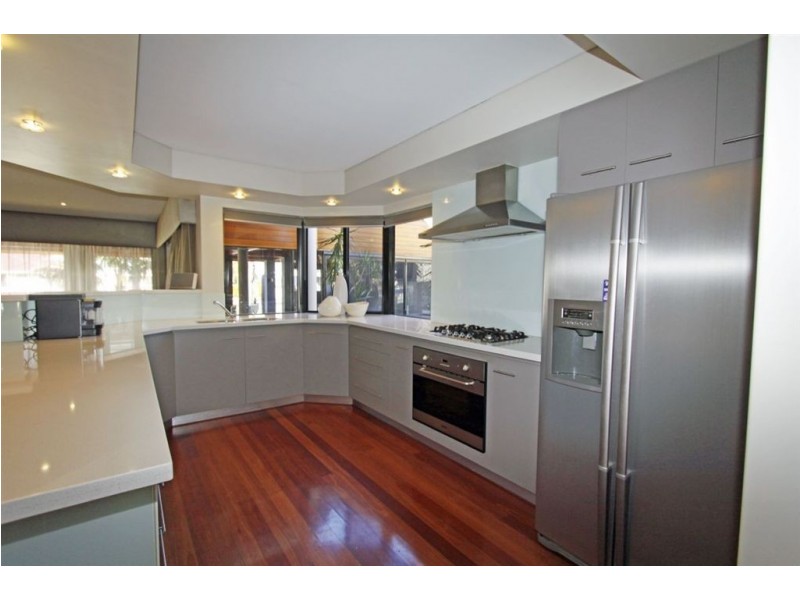 18 Amity Cove, Halls Head WA 6210