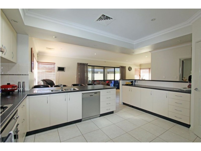 67 Darwin Terrace, Dudley Park WA 6210