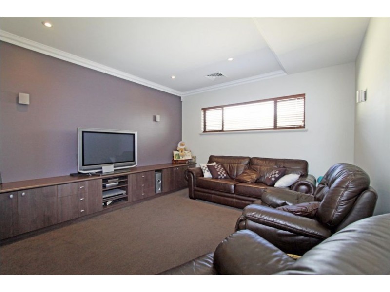 67 Darwin Terrace, Dudley Park WA 6210