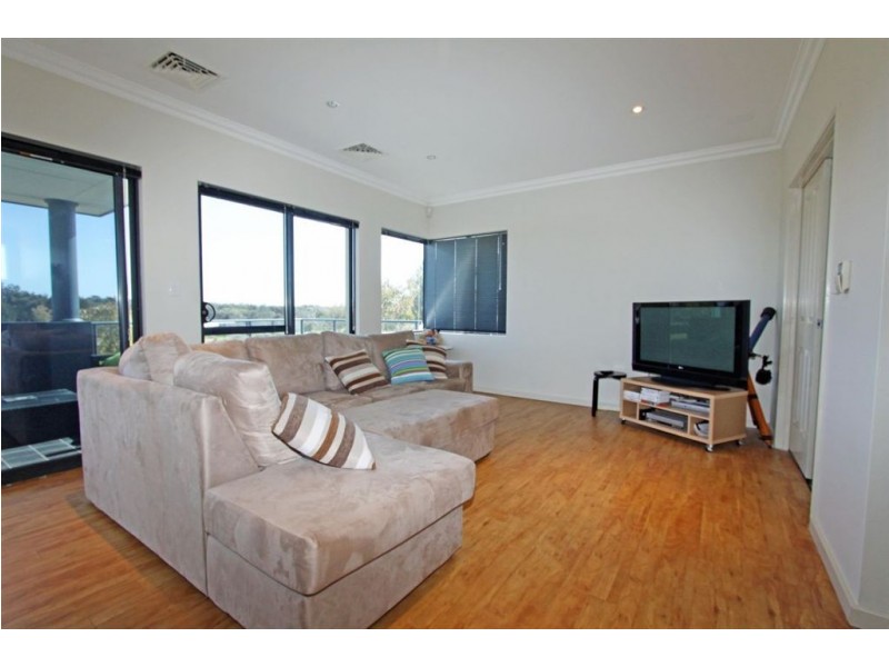 67 Darwin Terrace, Dudley Park WA 6210