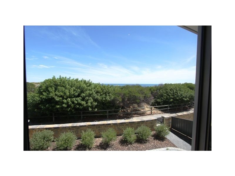 4 Coral Court, Halls Head WA 6210