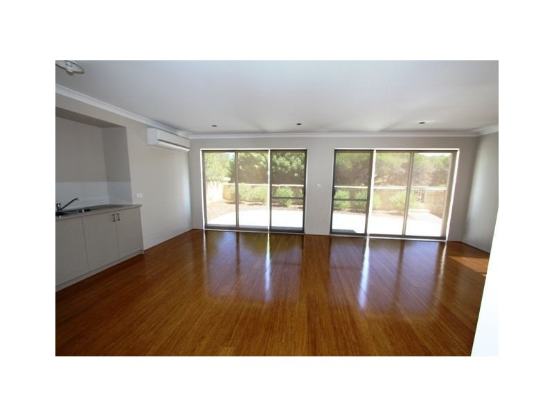 4 Coral Court, Halls Head WA 6210