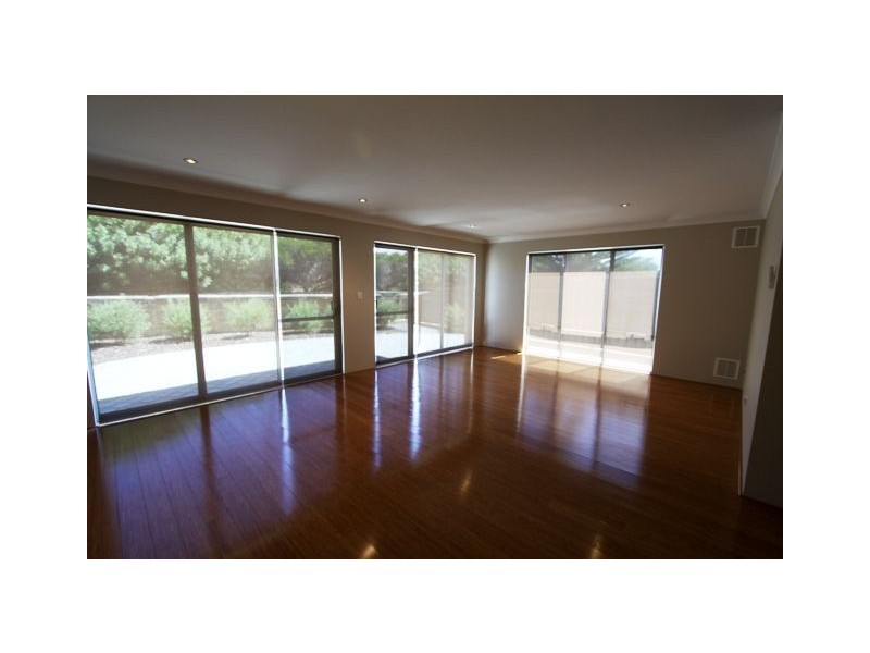 4 Coral Court, Halls Head WA 6210