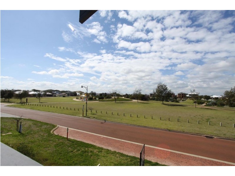111 Challenger Road, Madora Bay WA 6210
