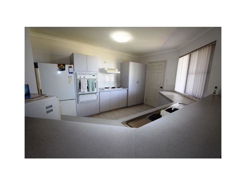 A/50 Halls Head Pde, Halls Head WA 6210