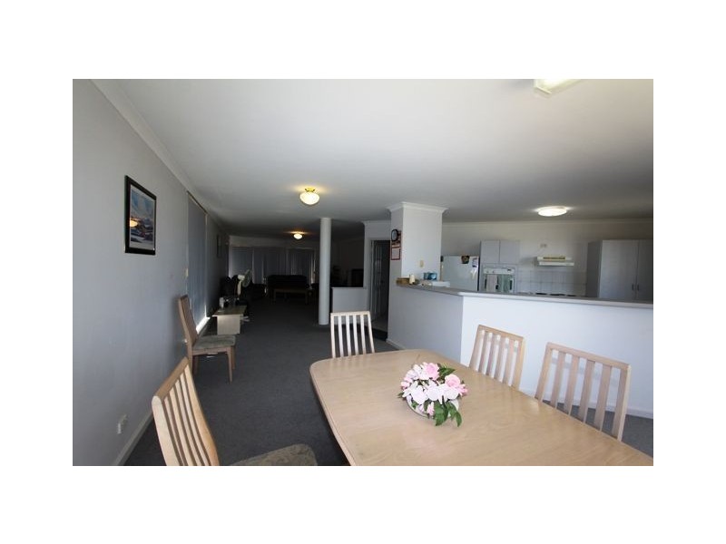 A/50 Halls Head Pde, Halls Head WA 6210