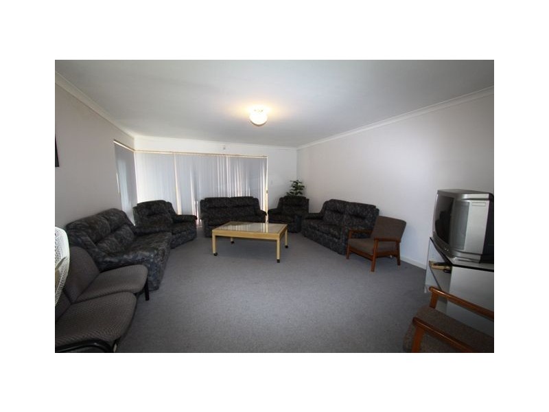 A/50 Halls Head Pde, Halls Head WA 6210