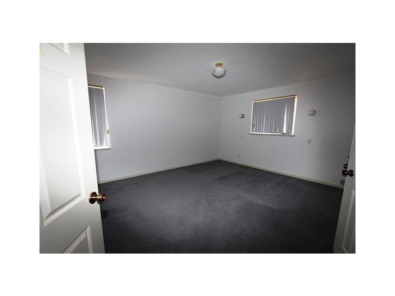 A/50 Halls Head Pde, Halls Head WA 6210