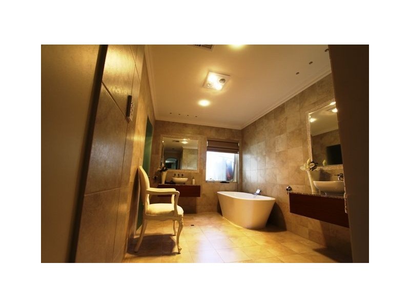 7 Twilight Court, Dudley Park WA 6210