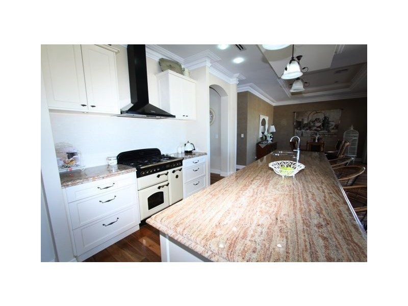 7 Twilight Court, Dudley Park WA 6210