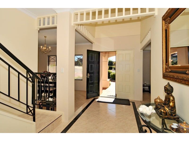 6 Wave Court, San Remo WA 6210