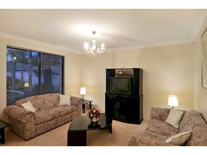 6 Wave Court, San Remo WA 6210