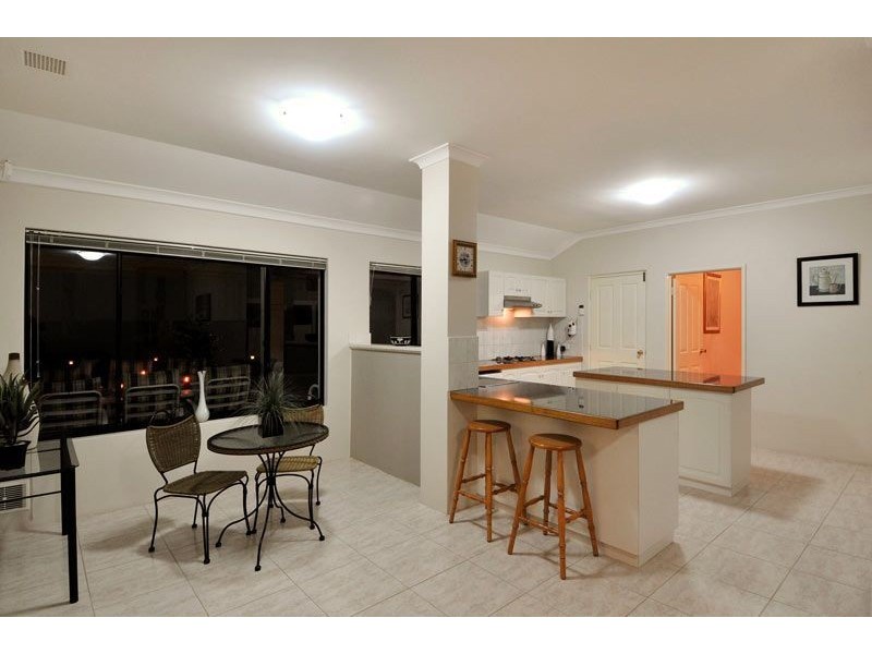 6 Wave Court, San Remo WA 6210