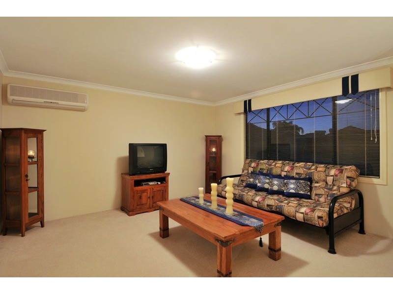 6 Wave Court, San Remo WA 6210