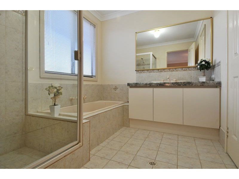 6 Wave Court, San Remo WA 6210