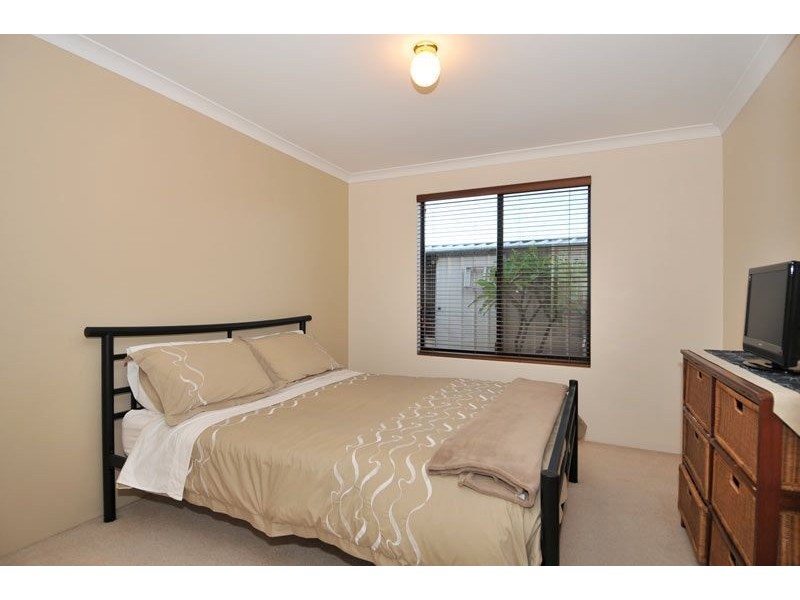 6 Wave Court, San Remo WA 6210