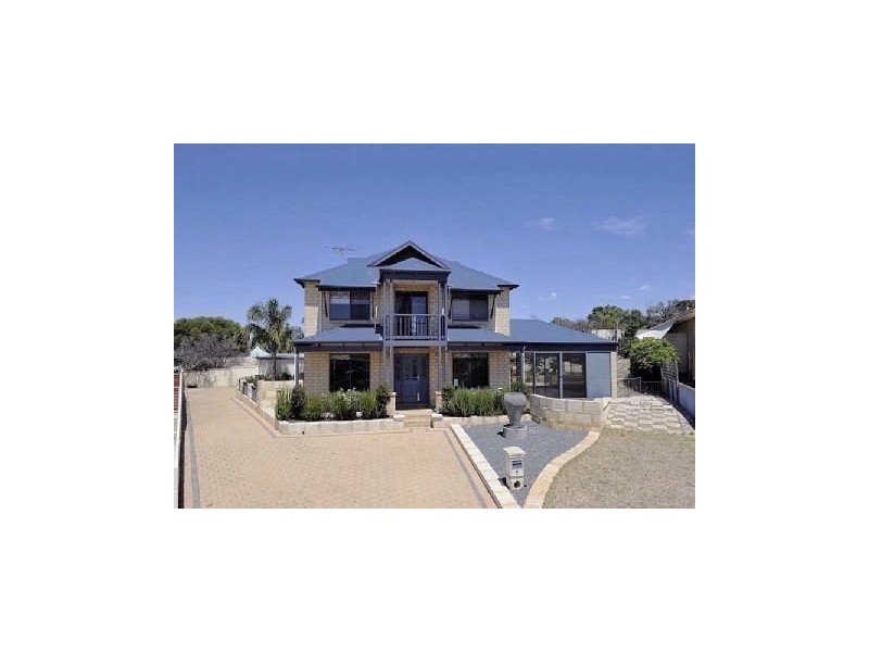 7 Dryandra Place, Halls Head WA 6210