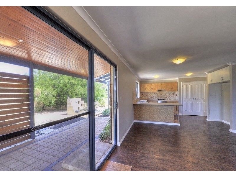 7 Dryandra Place, Halls Head WA 6210
