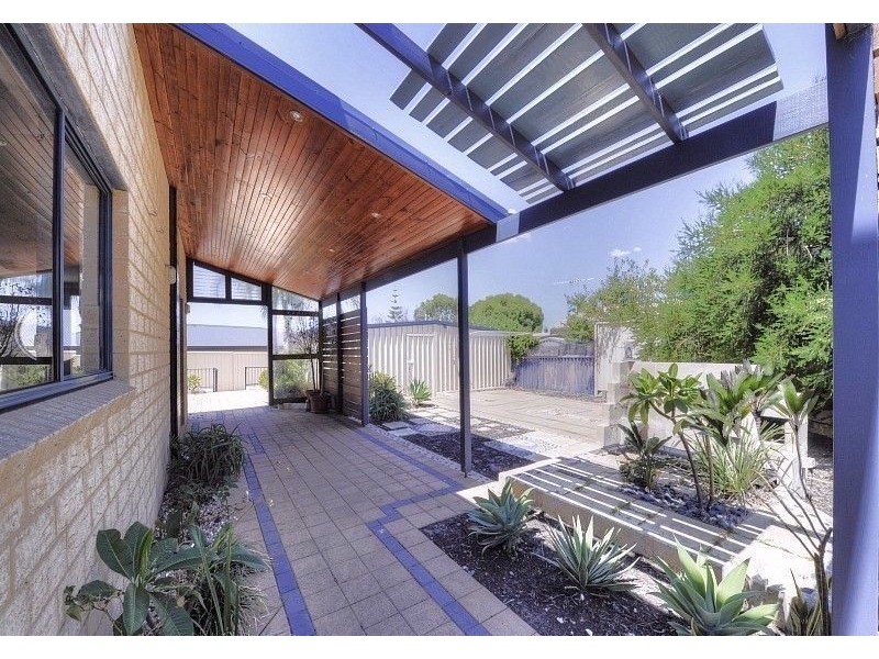 7 Dryandra Place, Halls Head WA 6210