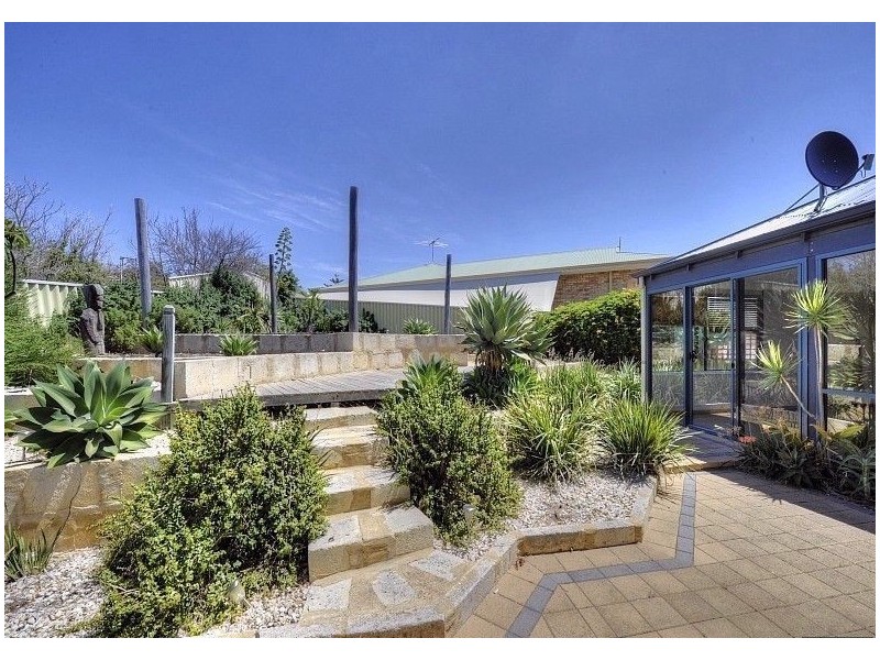 7 Dryandra Place, Halls Head WA 6210