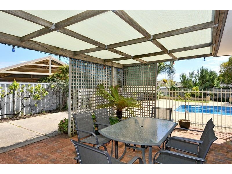 16 Seawind Drive, Silver Sands WA 6210