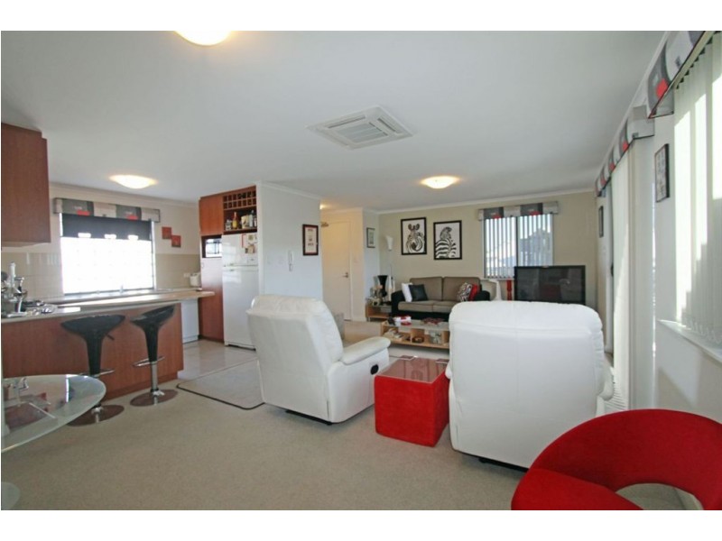 8/206 Mary Street, Halls Head WA 6210