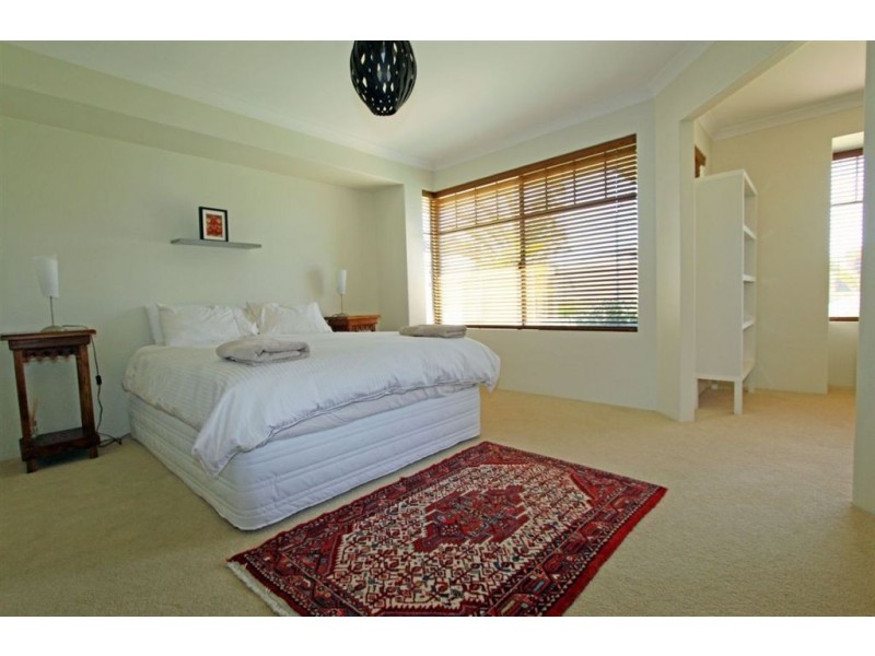 10 Sandy Cove, Halls Head WA 6210