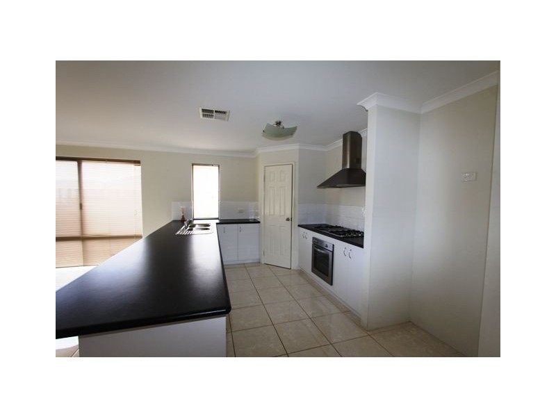 3 Drosera Turn, Halls Head WA 6210