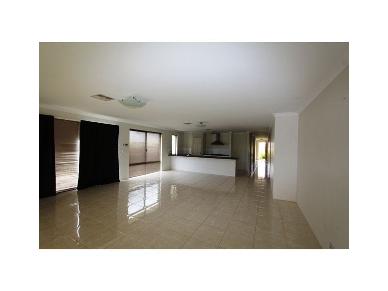 3 Drosera Turn, Halls Head WA 6210