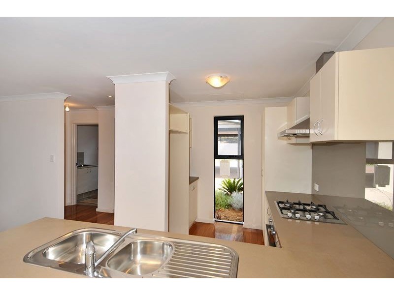 8 Golfers Retreat, Halls Head WA 6210