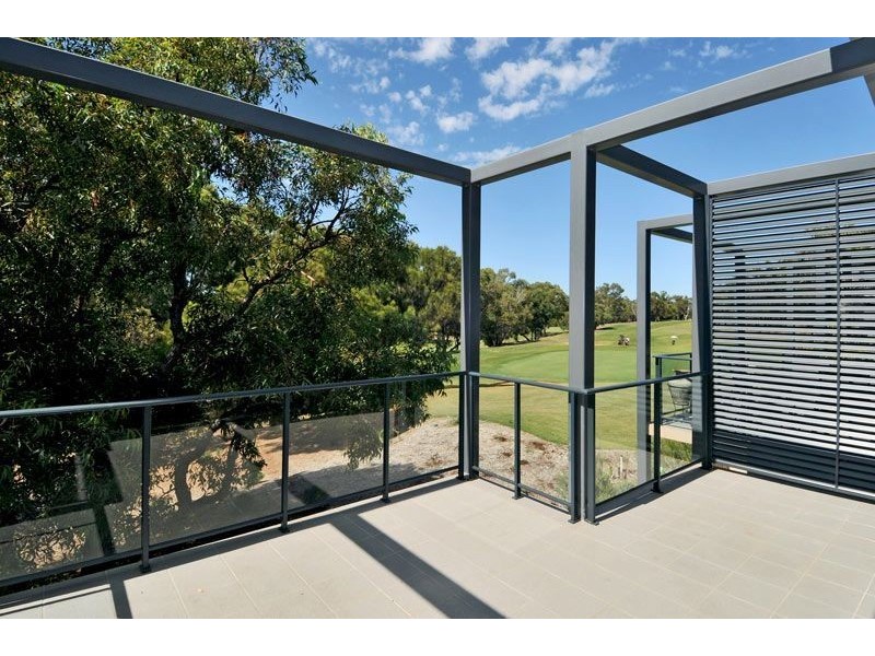 8 Golfers Retreat, Halls Head WA 6210