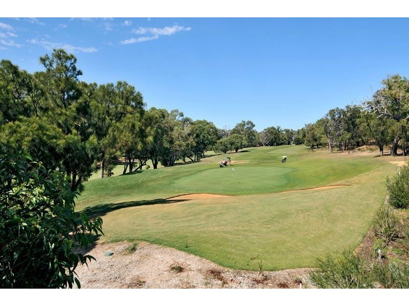 8 Golfers Retreat, Halls Head WA 6210