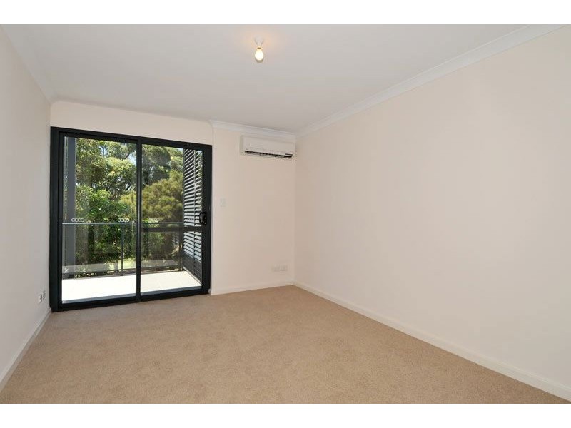 8 Golfers Retreat, Halls Head WA 6210
