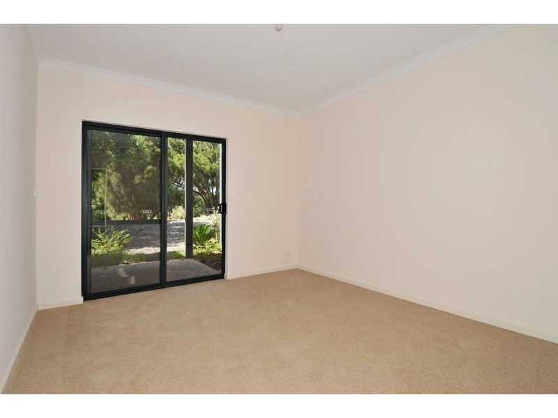 8 Golfers Retreat, Halls Head WA 6210