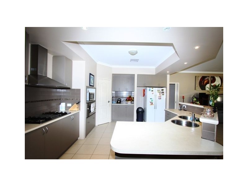 63 Midsummer Circle, Pinjarra WA 6208