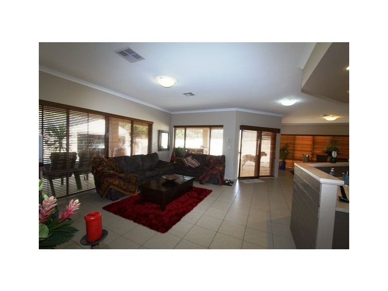 63 Midsummer Circle, Pinjarra WA 6208