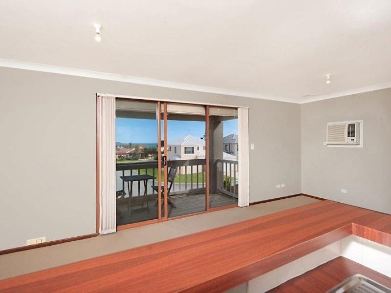 10 Hamilton Way, Silver Sands WA 6210