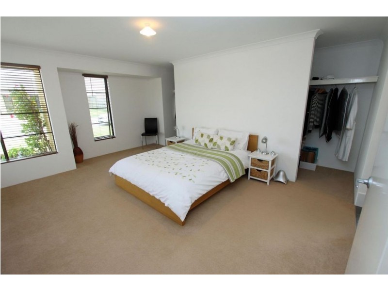 2 Dichondra Pass, Halls Head WA 6210