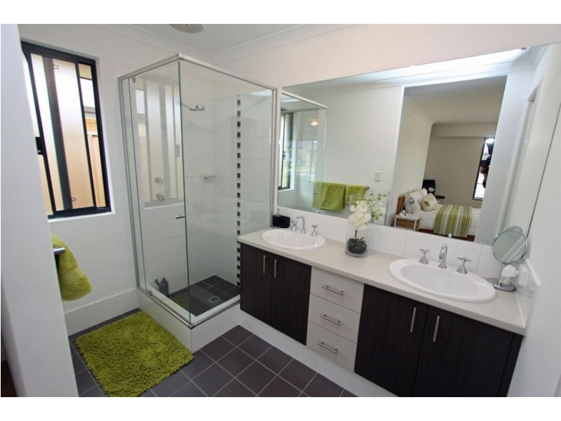 2 Dichondra Pass, Halls Head WA 6210