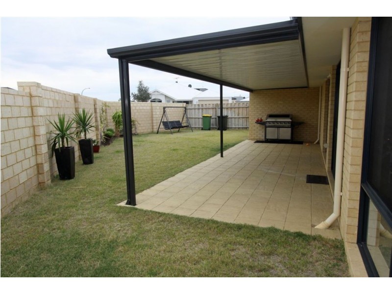 2 Dichondra Pass, Halls Head WA 6210