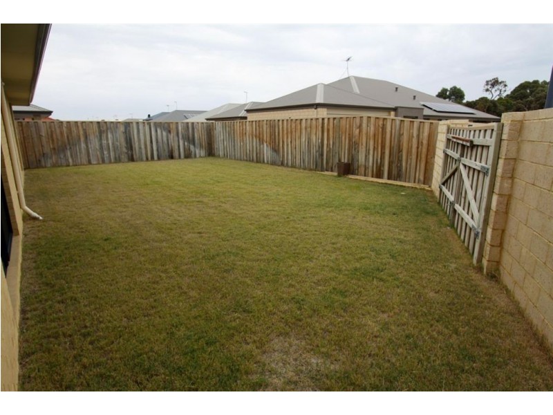 2 Dichondra Pass, Halls Head WA 6210