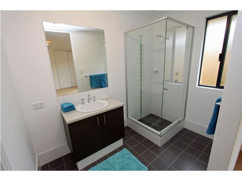 2 Dichondra Pass, Halls Head WA 6210