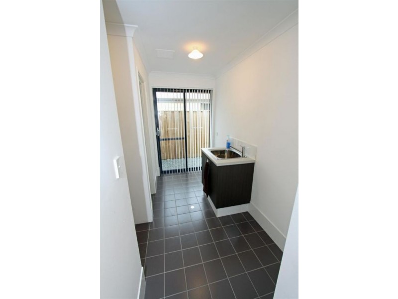 2 Dichondra Pass, Halls Head WA 6210