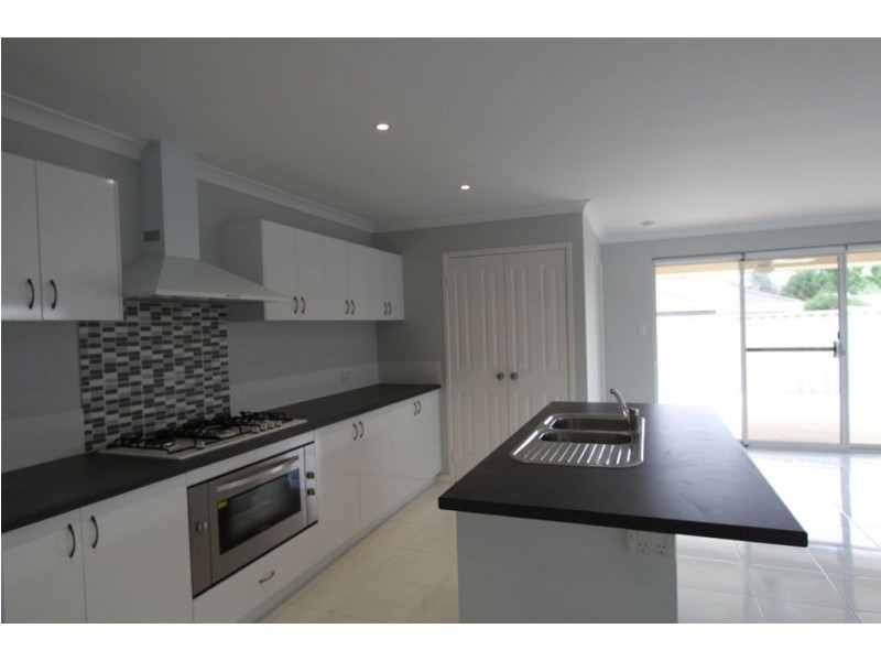 2/35A Karrul Way, Greenfields WA 6210
